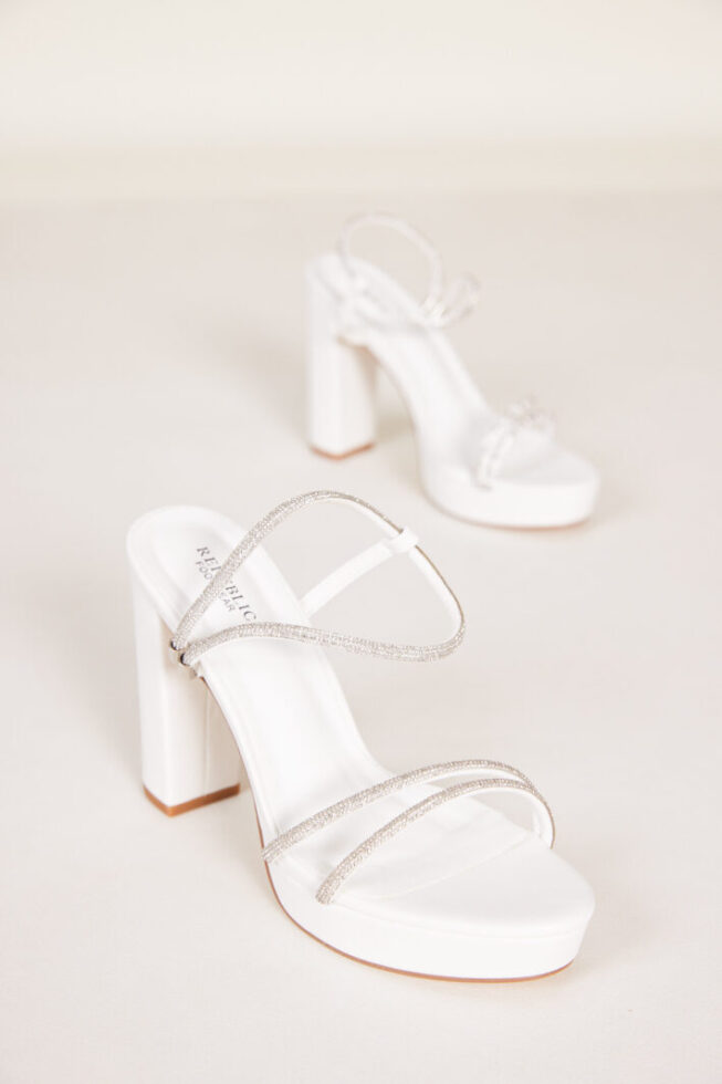 Bar 4 נעלי עקב לבן