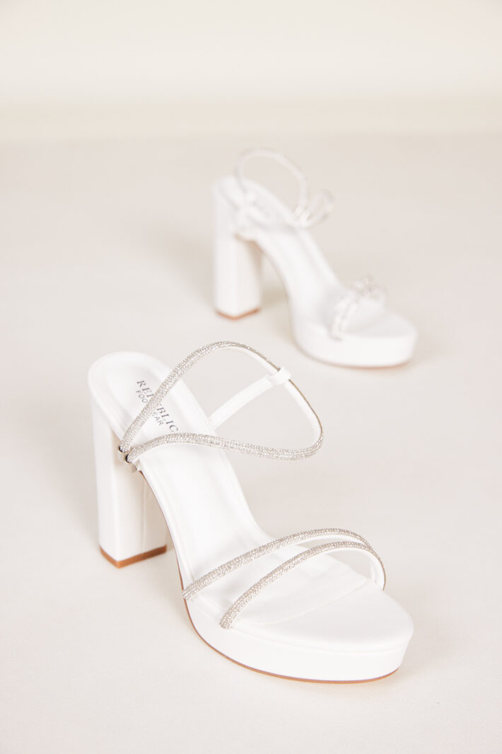 Bar 4 נעלי עקב לבן