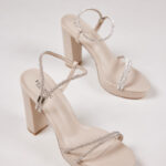 Bar 4 נעלי עקב ניוד דמוי עור