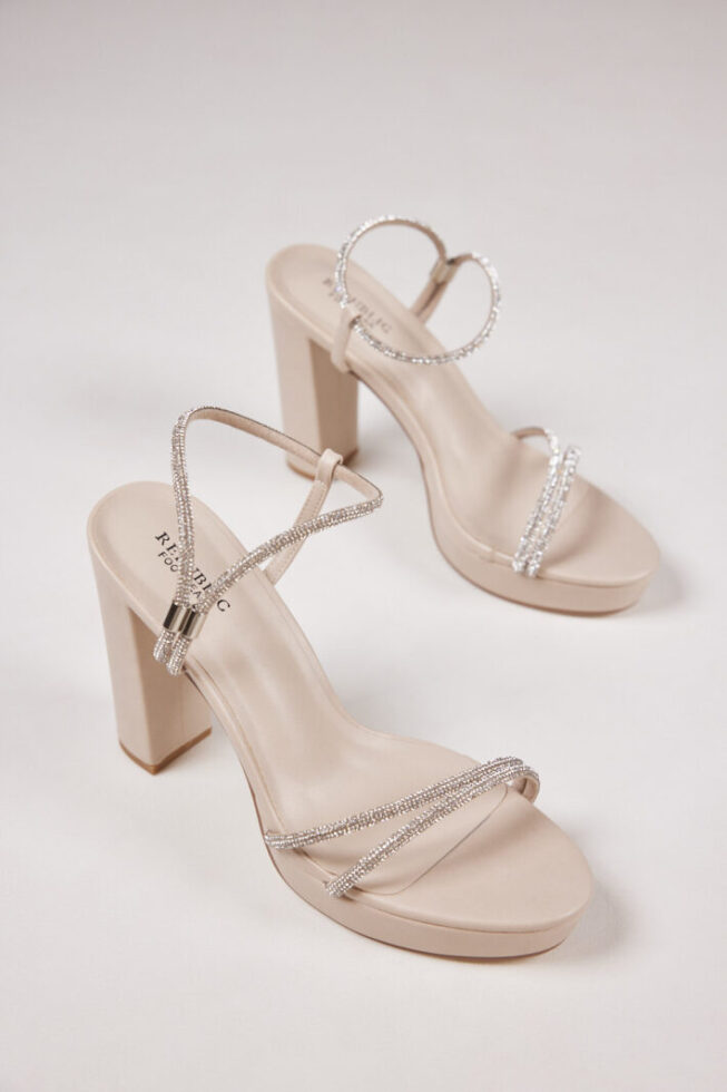 Bar 4 נעלי עקב ניוד דמוי עור Bar 4 נעלי עקב ניוד דמוי עור