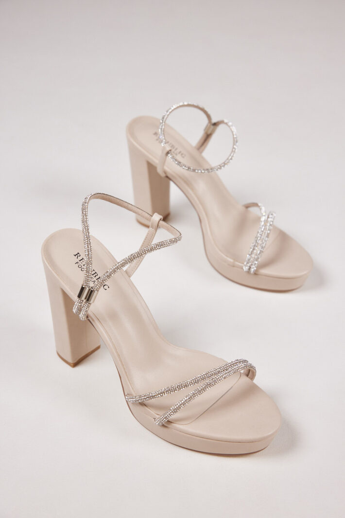 Bar 4 נעלי עקב ניוד דמוי עור Bar 4 נעלי עקב ניוד דמוי עור