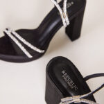 Bar 4 נעלי עקב שחור סאטן