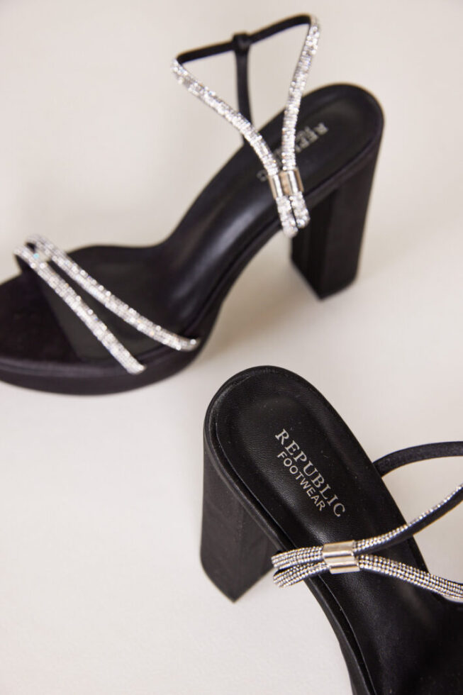 Bar 4 נעלי עקב שחור סאטן