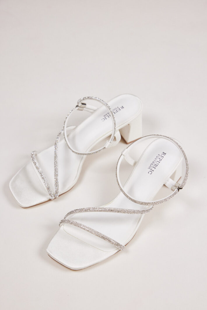 Tessa 10 נעלי עקב קרם לבן 1