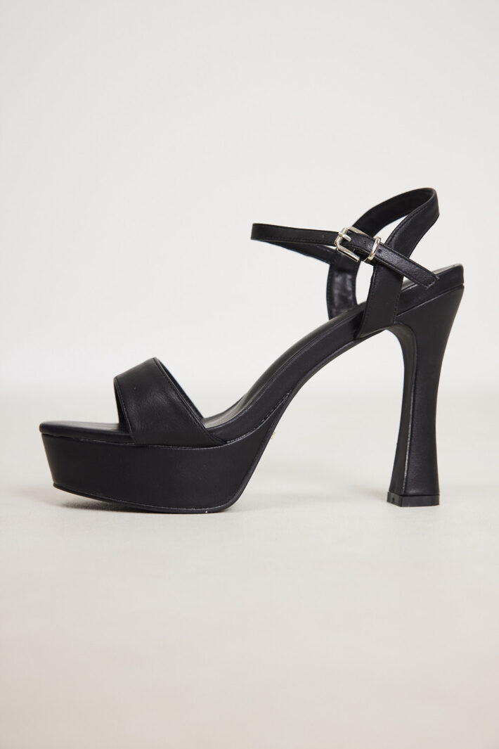 Yana 1שחור לאקה 3