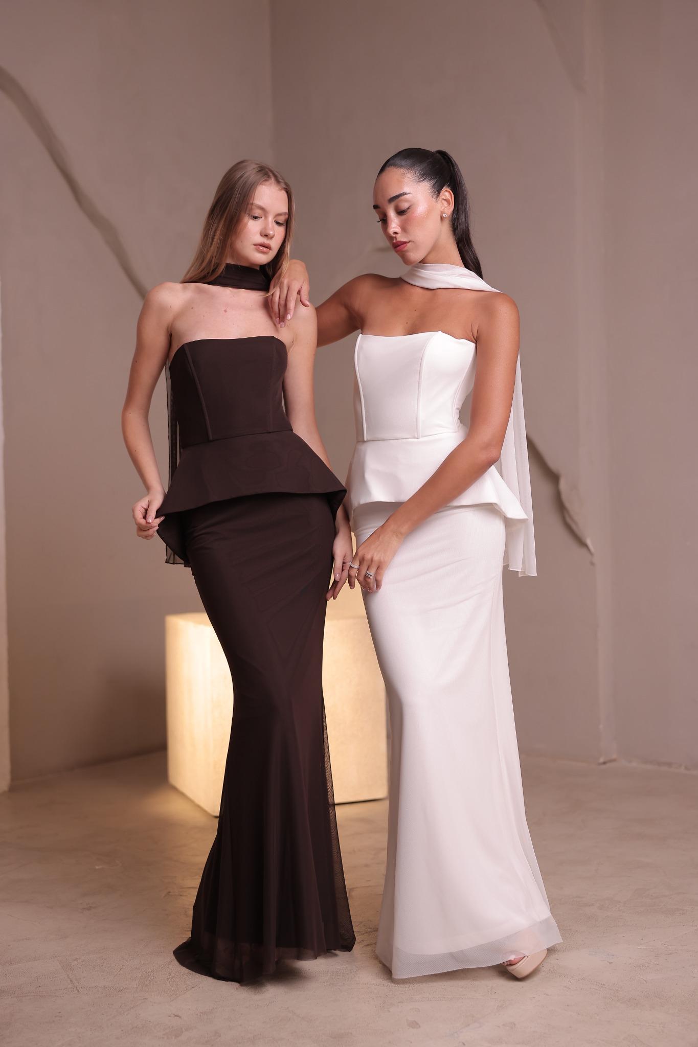 שמלת מקסי סהר לבן וחום 2 שמלת מקסי סהר לבן וחום 2