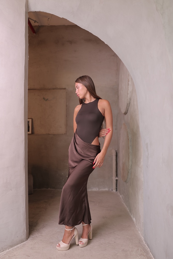 שמלת ערב ג'וסי חום 4