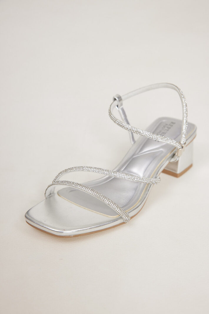 Lydia 12 עקב קטן כסף 2