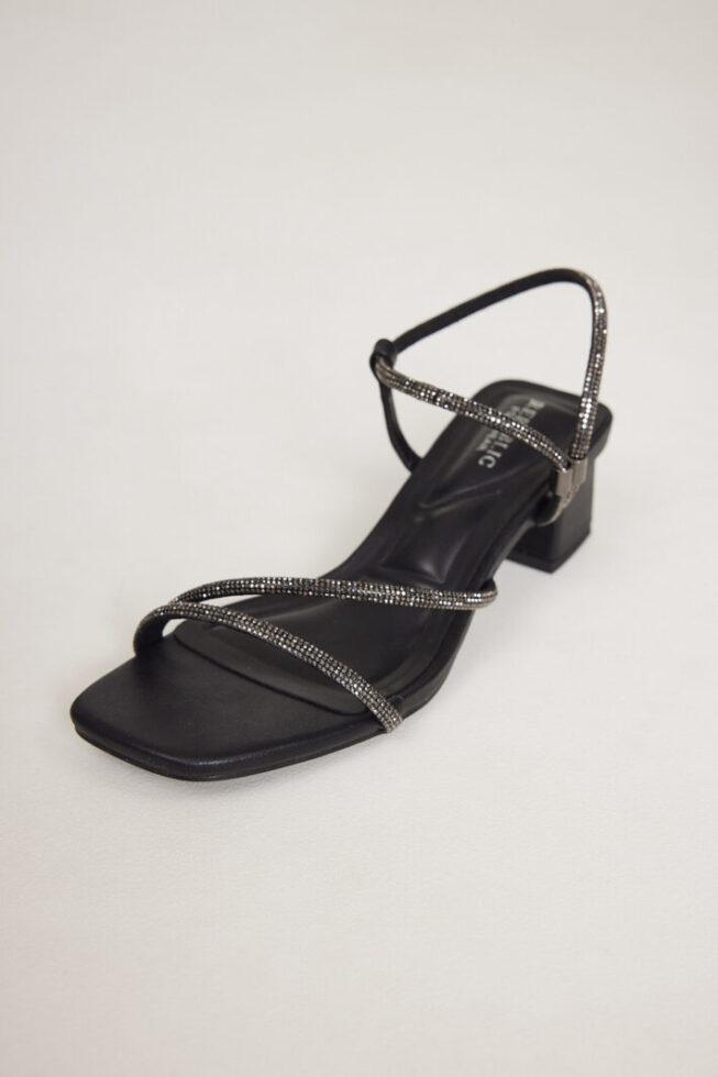 Lydia 12 עקב קטן שחור 2