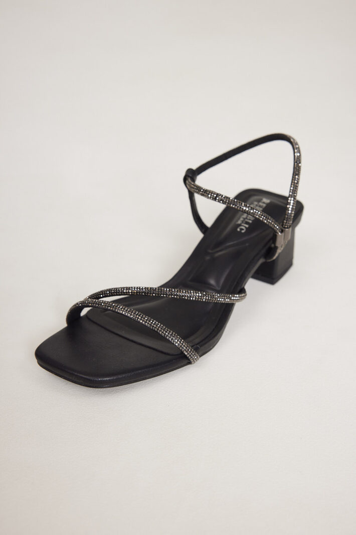 Lydia 12 עקב קטן שחור 2