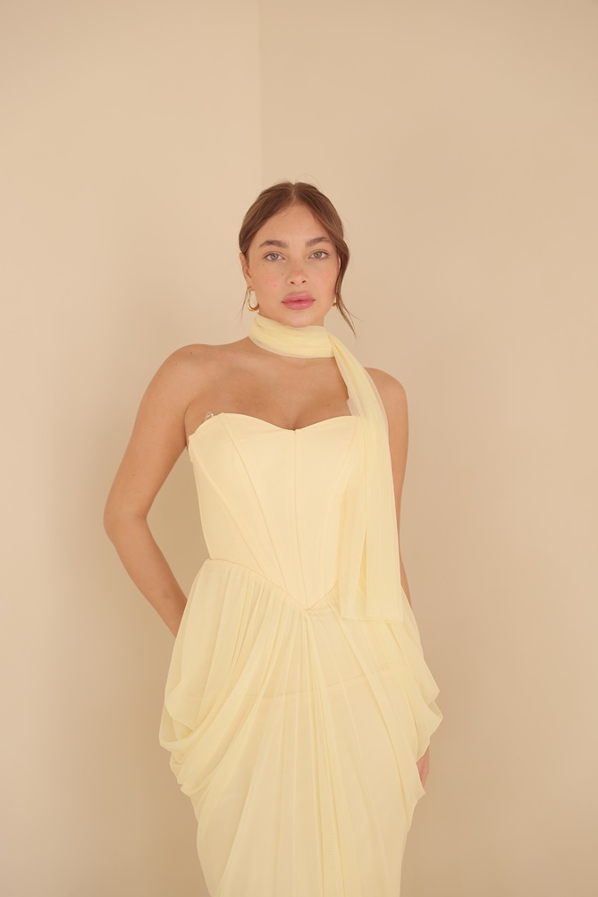 שמלת ערב מקסי אינפינטי צהוב 2 שמלת ערב מקסי אינפינטי צהוב 2