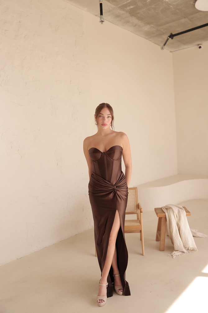 שמלת ערב מקסי עמנואל חום 1